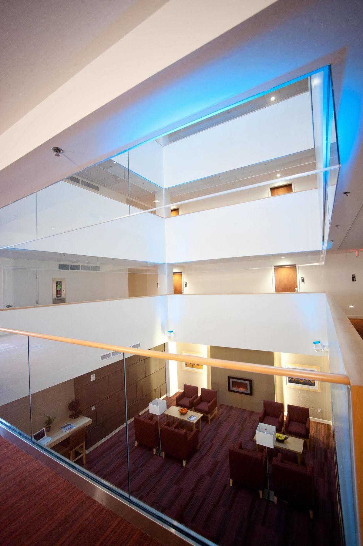 Hotel The Holman Grand